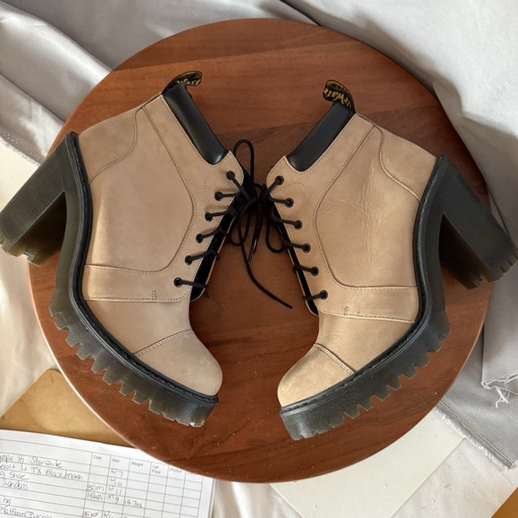 Women's  Doc Martens AVERIL Milkshake-Kaya Nubuck Suede Heeled  Ankle Boots Sz 9 - Picture 8 of 12